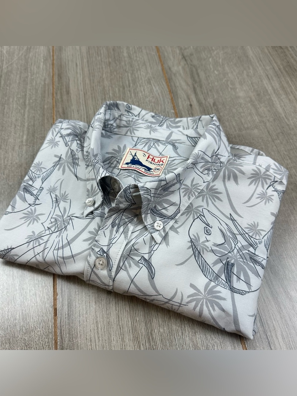 Huk Fishing Shirt Mens 2XL XXL all Over Fish Print Short Sleeve Gray *flaw